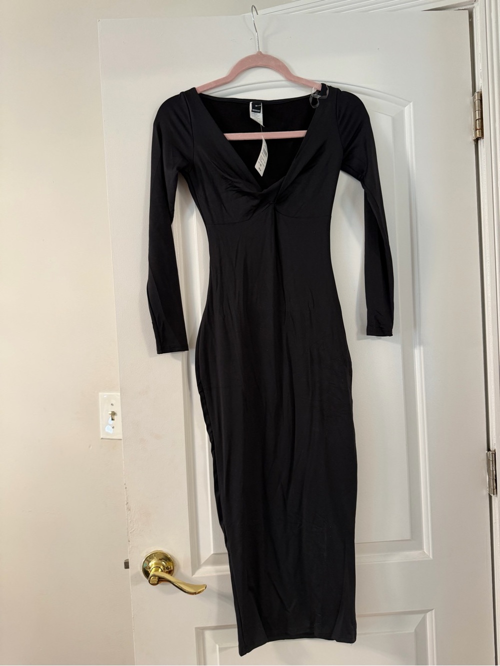 Windsor Black Long Sleeve V-Neck Midi Dress